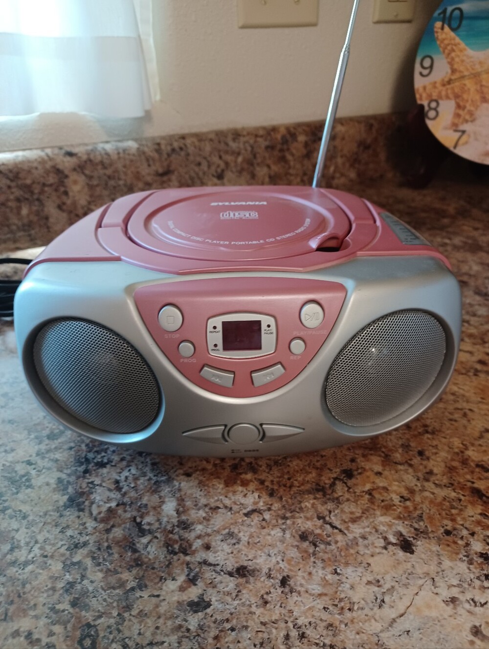 Sylvania Compct Disc Player W/radio